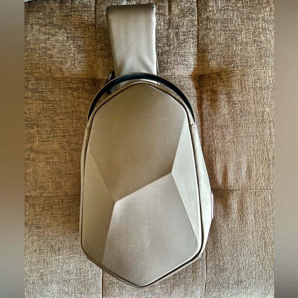 Oculus Quest 2 128GB. NWOT. VR Headset. Virtual Reality. Accessories Included. - Picture 11 of 12